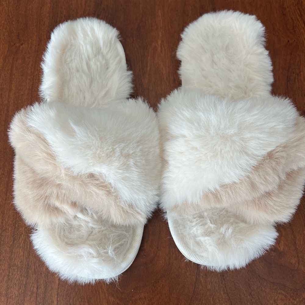 Faux fur slippers